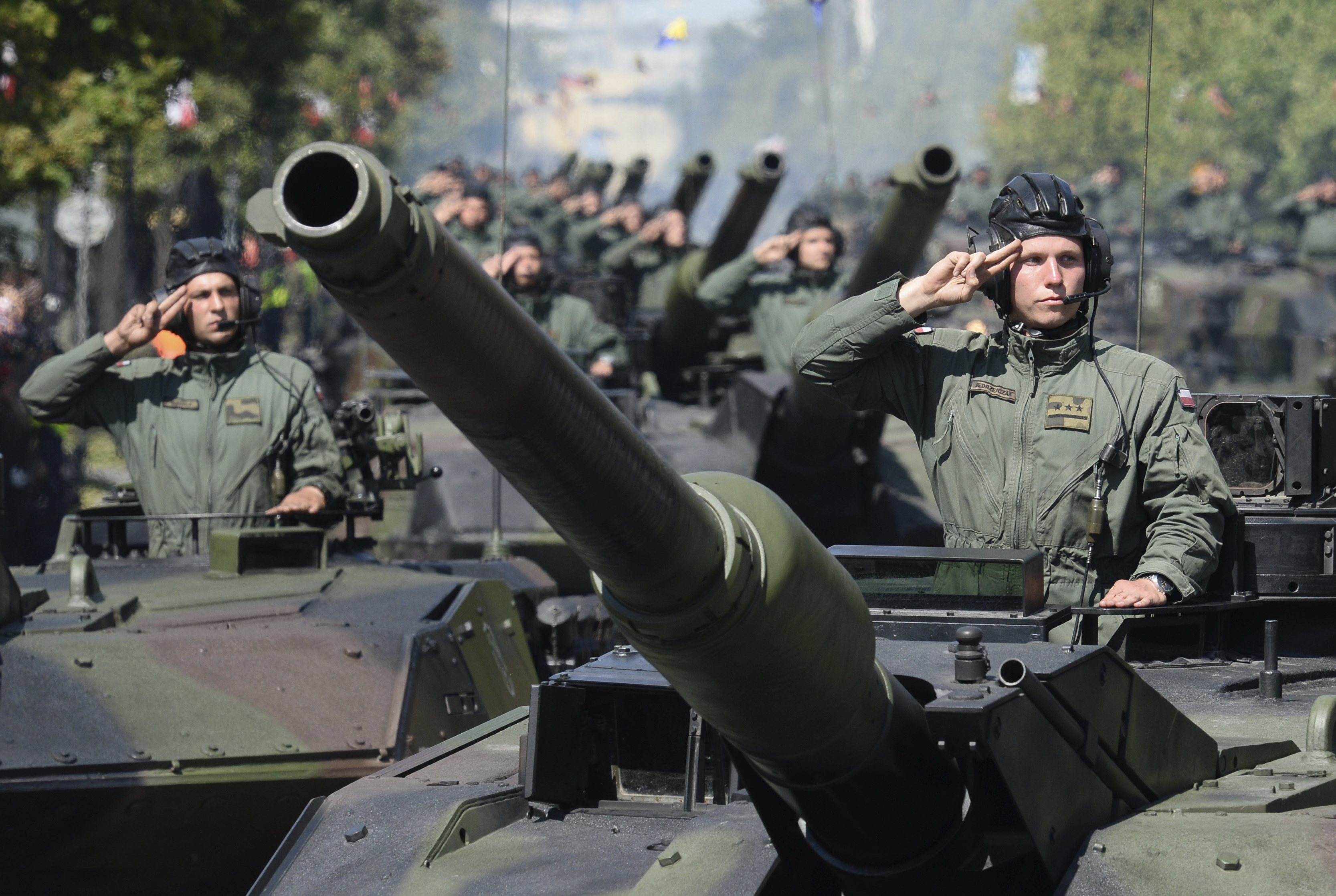 Пол войска. Танкисты на параде. Польские танкисты. Танкисты России. Танковые войска Польши.